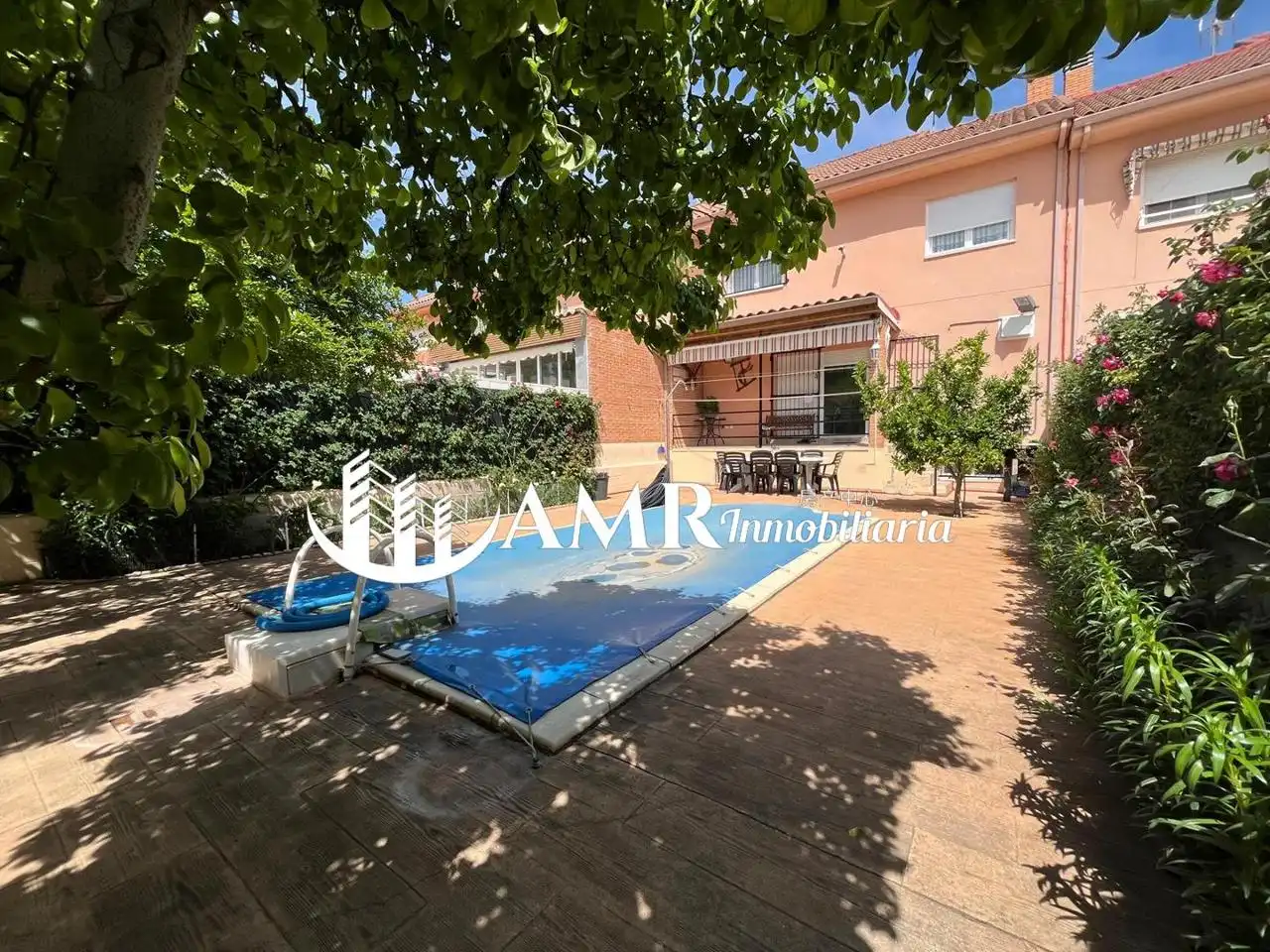 Vista exterior de Casa o chalet en venta en Casarrubuelos con Aire acondicionado, Calefacción y Jardín privado