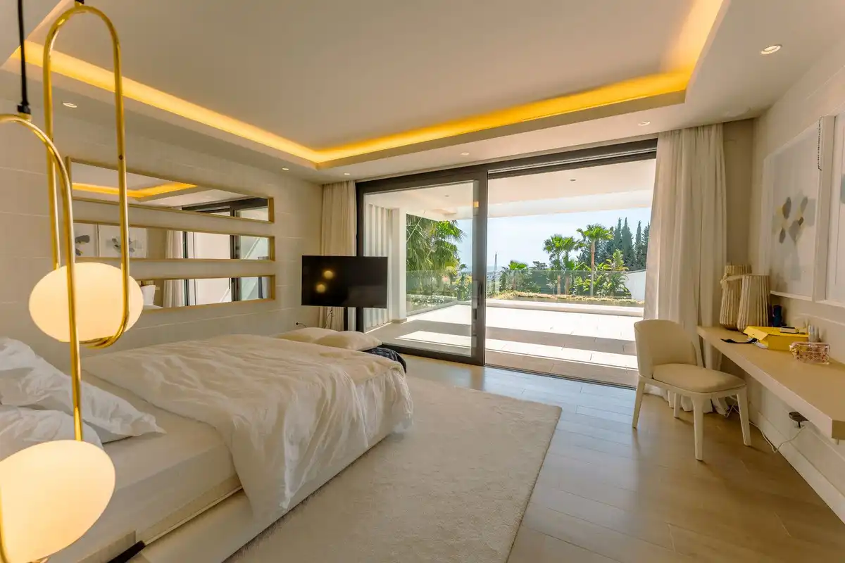 Dormitori de Casa o xalet de lloguer en Estepona amb Jardí privat, Piscina i Alarma