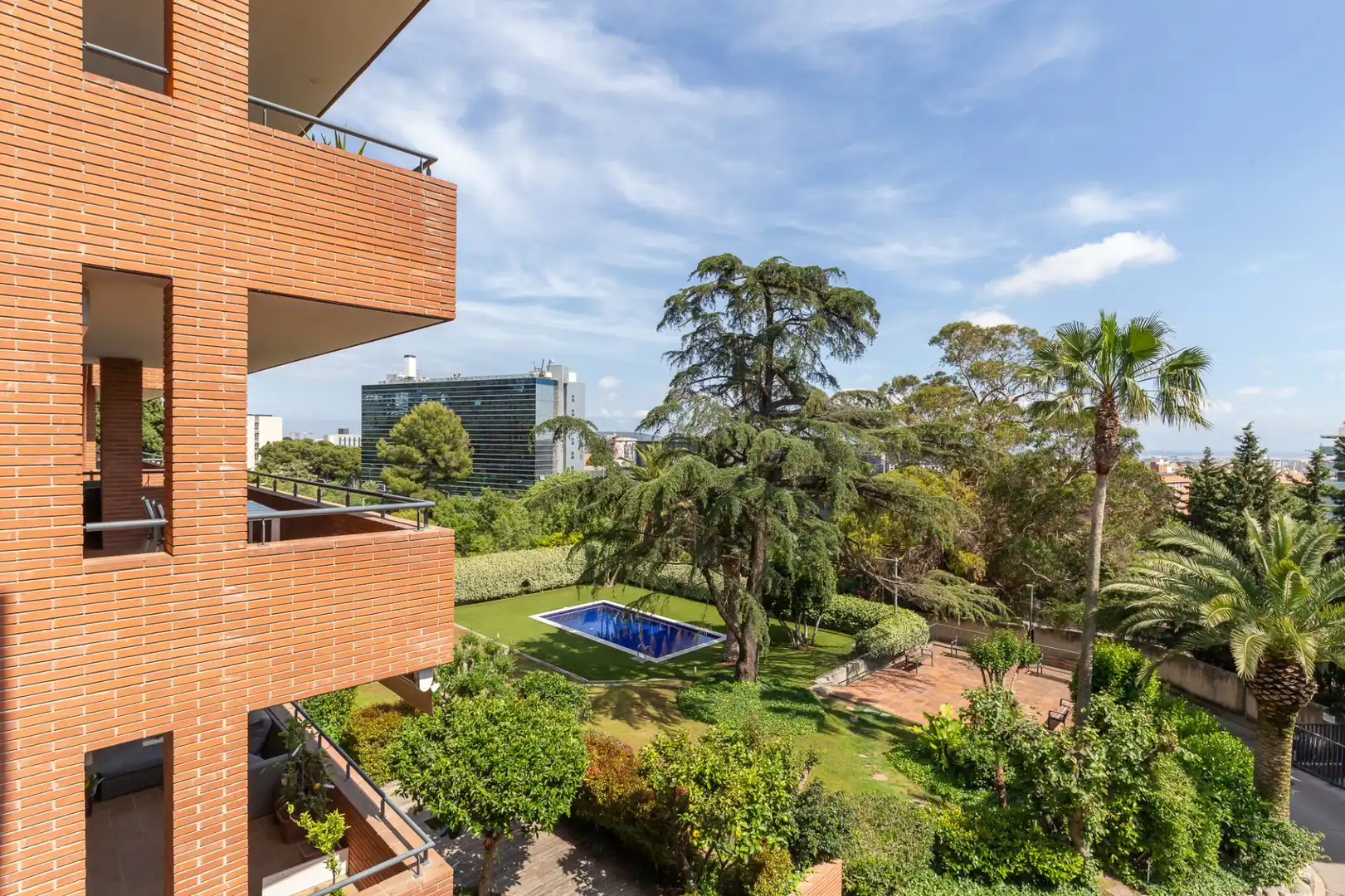 Jardín de Piso en venta en Esplugues de Llobregat con Aire acondicionado, Calefacción y Trastero