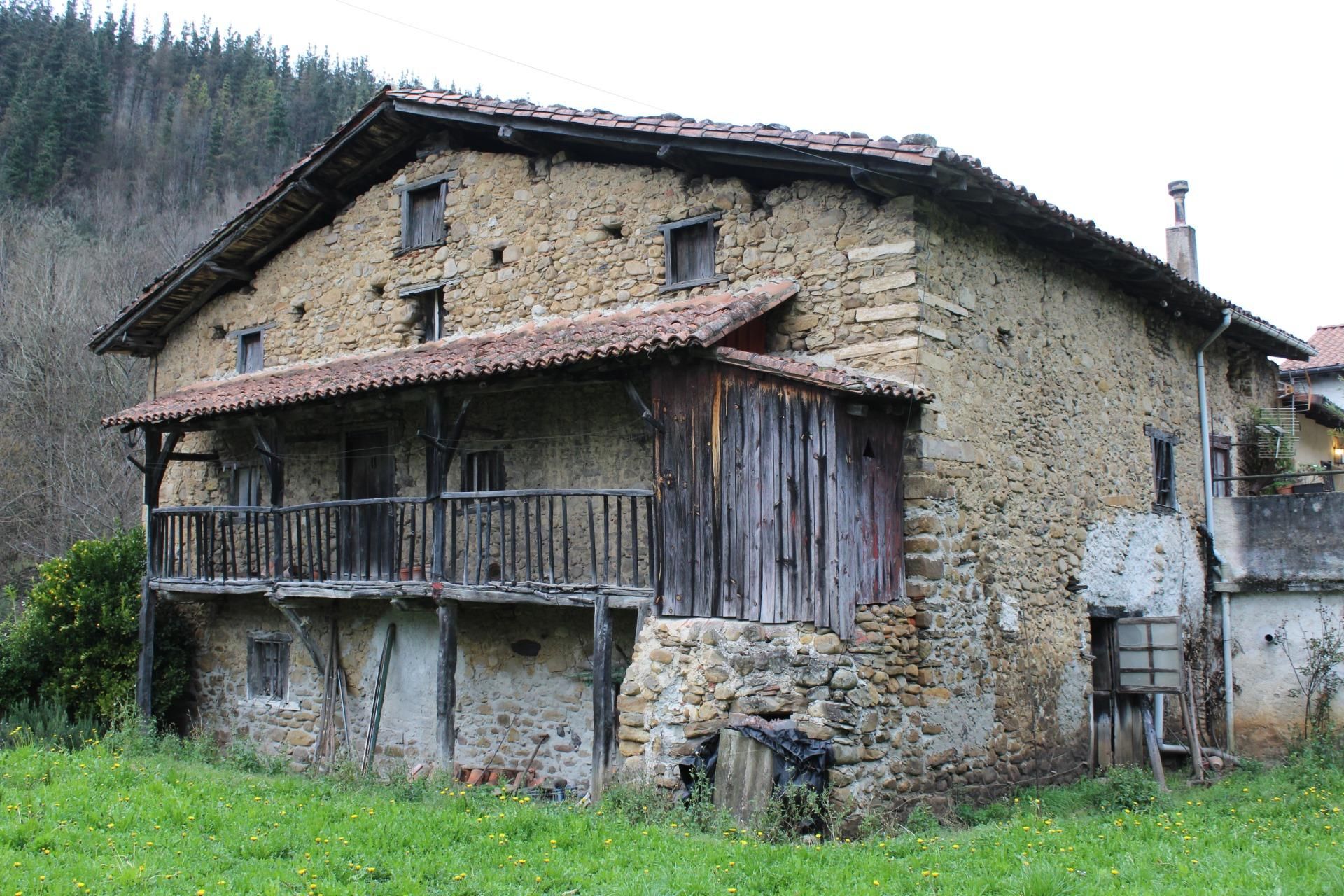 Vista exterior de Finca rústica en venda en Ataun amb Jardí privat i Balcó