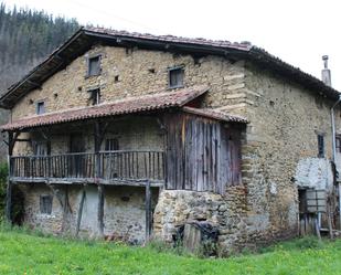 Vista exterior de Finca rústica en venda en Ataun amb Jardí privat i Balcó