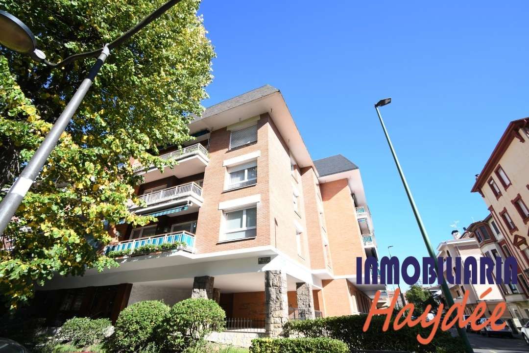 Vista exterior de Piso en venta en Getxo  con Aire acondicionado y Jardín privado