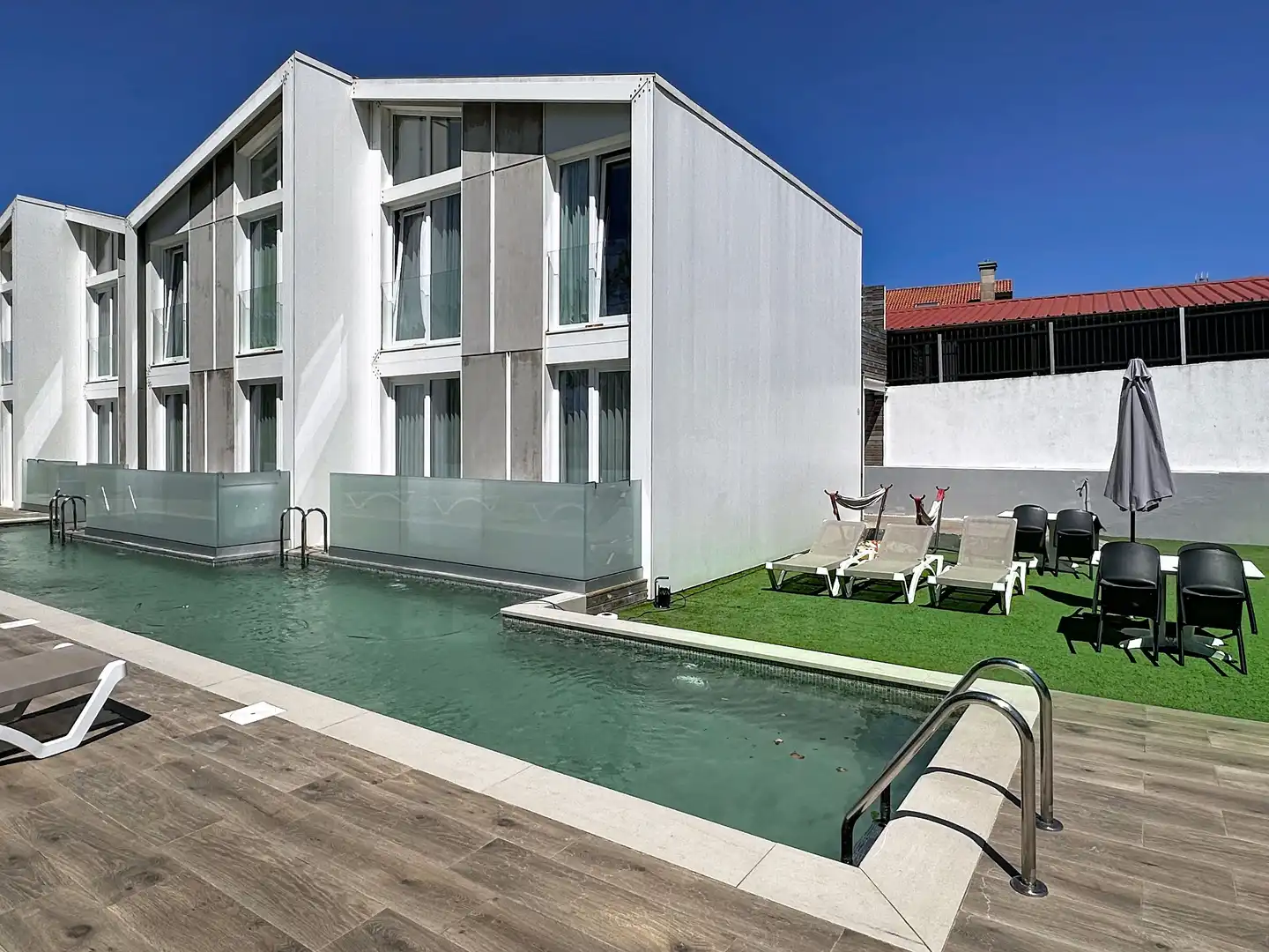 Piscina de Edificio en venta en Sanxenxo