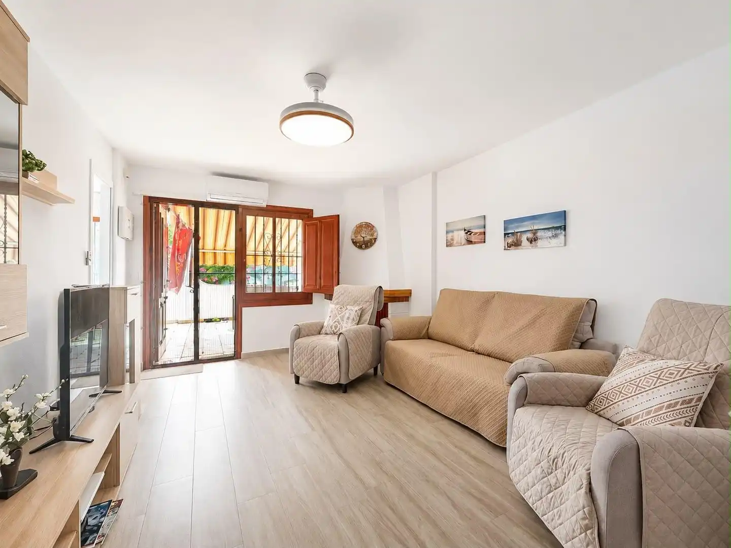 Wohnzimmer von Erdgeschoss zur Miete in Torrevieja mit Klimaanlage, Heizung und Terrasse