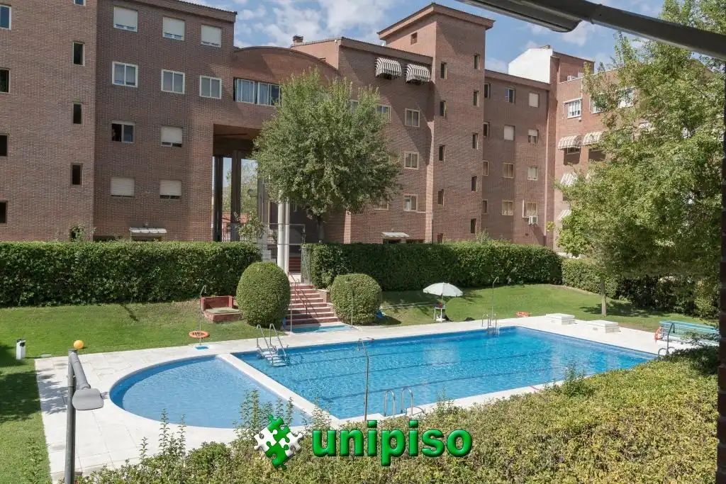 Piscina de Pis en venda en Leganés amb Aire condicionat, Jardí privat i Piscina