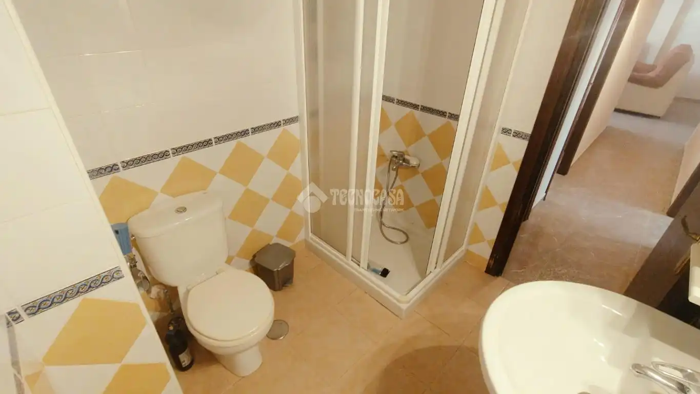 Badezimmer von Wohnung zum Verkauf in Cantillana mit Klimaanlage und Heizung
