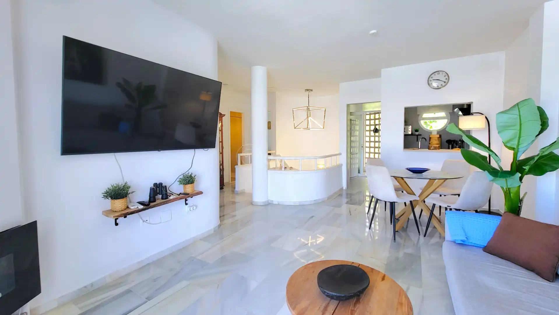 Wohnzimmer von Einfamilien-Reihenhaus zum Verkauf in Mijas mit Klimaanlage, Heizung und Terrasse