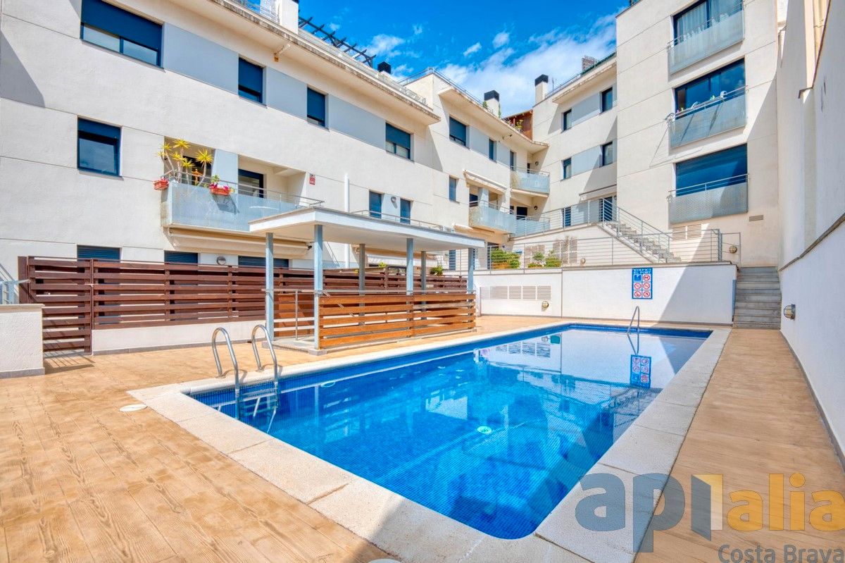 Piscina de Àtic en venda en Sant Feliu de Guíxols amb Terrassa i Piscina comunitària