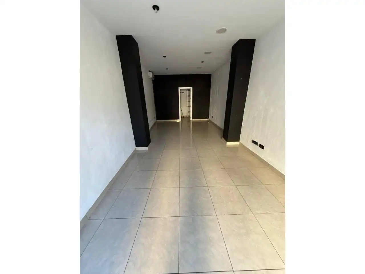 Local comercial en venda a Úbeda, imagen 2