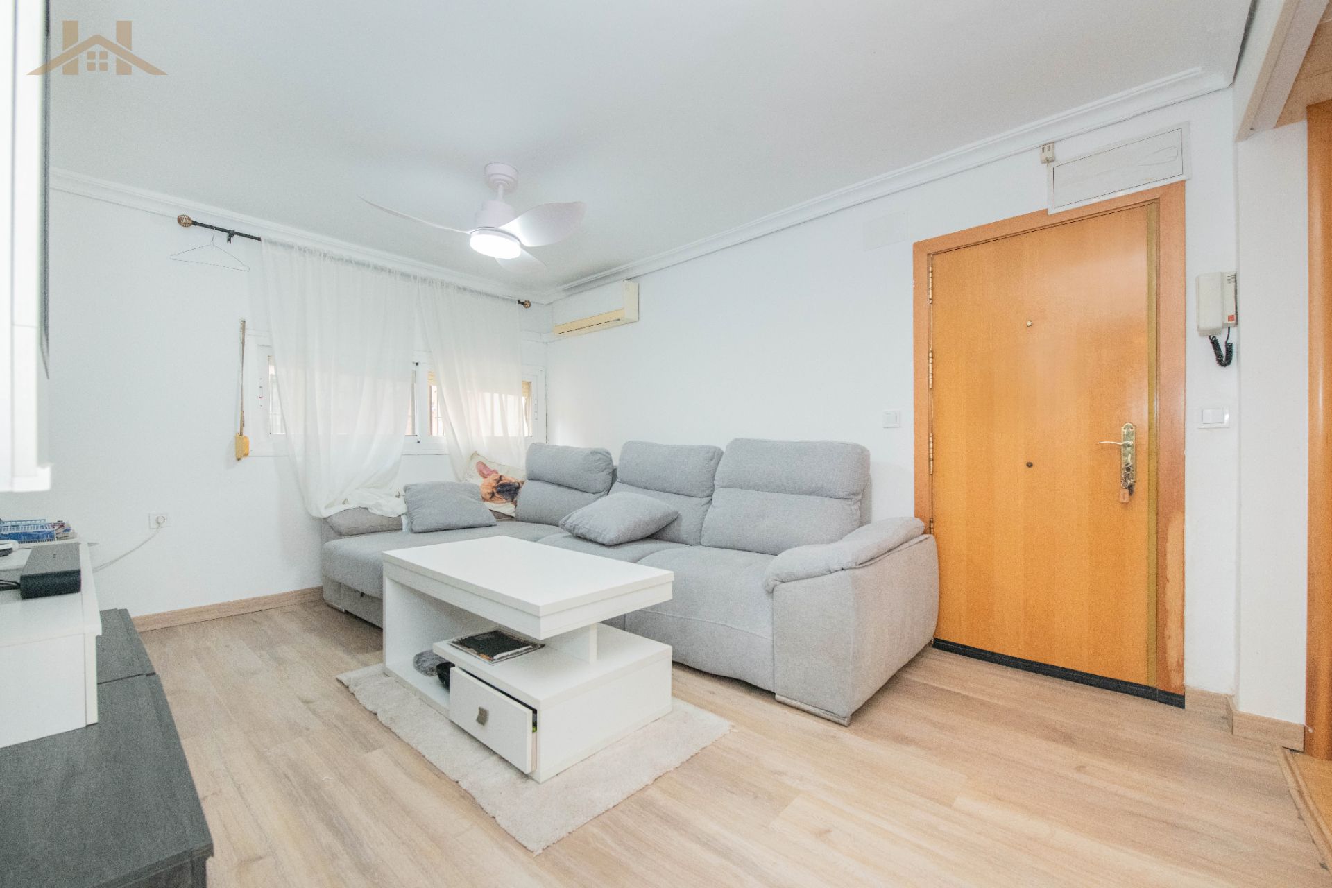 Living room of Flat for sale in  Madrid Capital  with Air Conditioner, Heating and Furnished