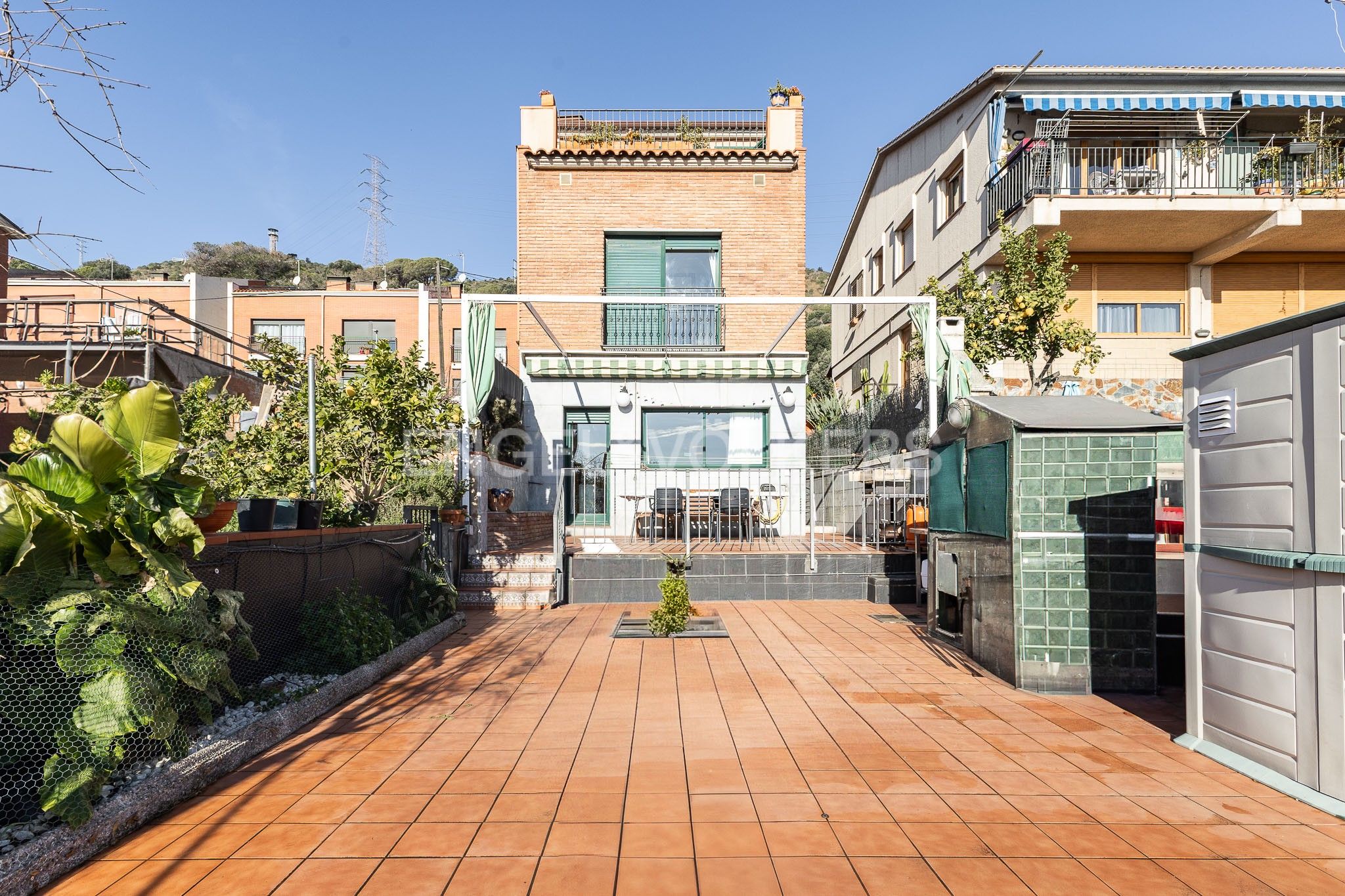 Exterior view of House or chalet for sale in Santa Coloma de Gramenet  with Air Conditioner, Heating and Private garden