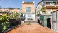 Vista exterior de Casa o xalet en venda en Santa Coloma de Gramenet amb Aire condicionat, Calefacció i Jardí privat