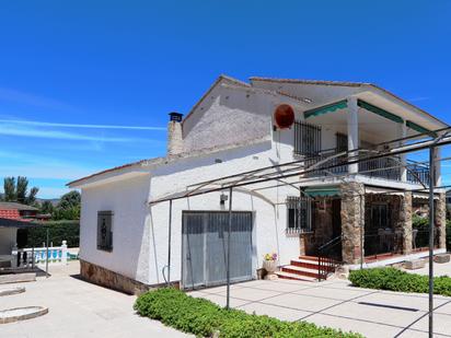 Exterior view of House or chalet for sale in Santa Cruz del Retamar  with Terrace and Swimming Pool