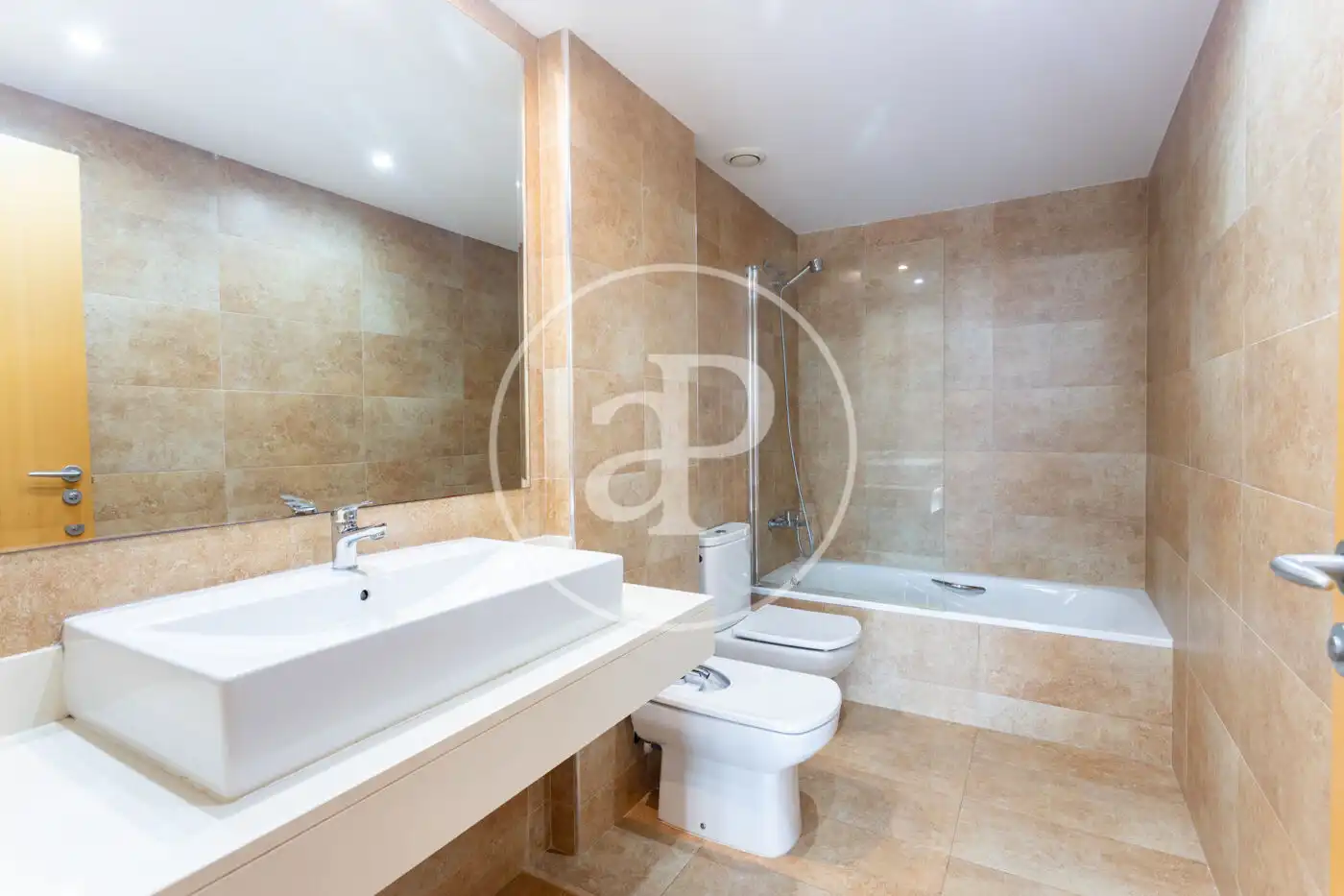 Badezimmer von Wohnung zur Miete in Mataró mit Klimaanlage, Heizung und Terrasse