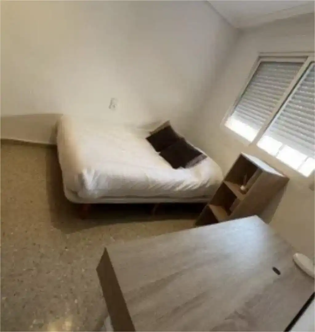 Bedroom of Flat for share in Cardenal Benlloch