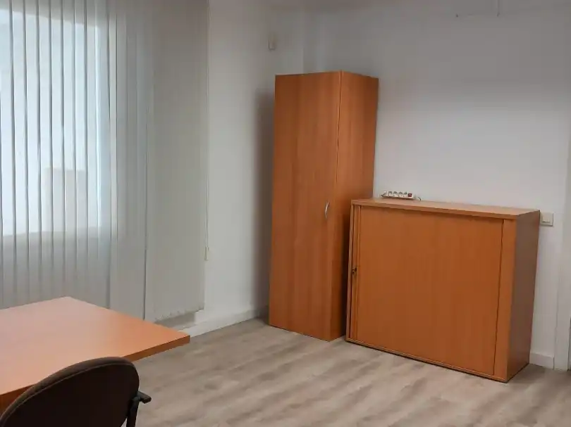 Oficina de lloguer en Mollerussa amb Aire condicionat, Calefacció i Moblat