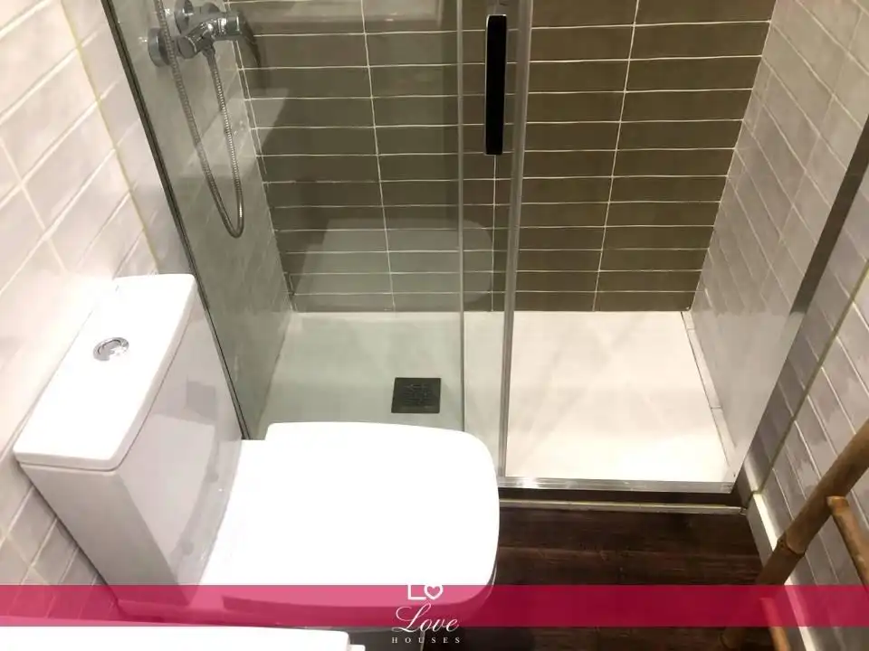 Bany de Estudi de lloguer en Madrid amb Calefacció, Parquet i Moblat