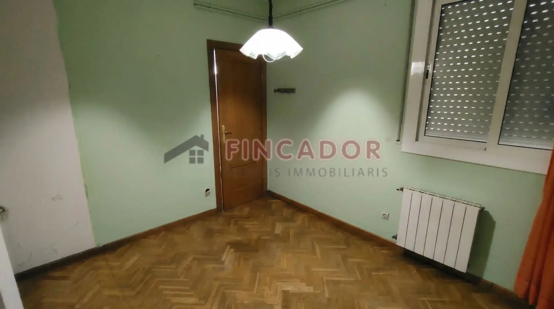 Habitación de Piso en venta en Cornellà de Llobregat con Calefacción, Parquet y Balcón