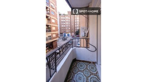 Foto 3 de Piso de alquiler en En Corts - Doctor Waksman, Valencia Capital