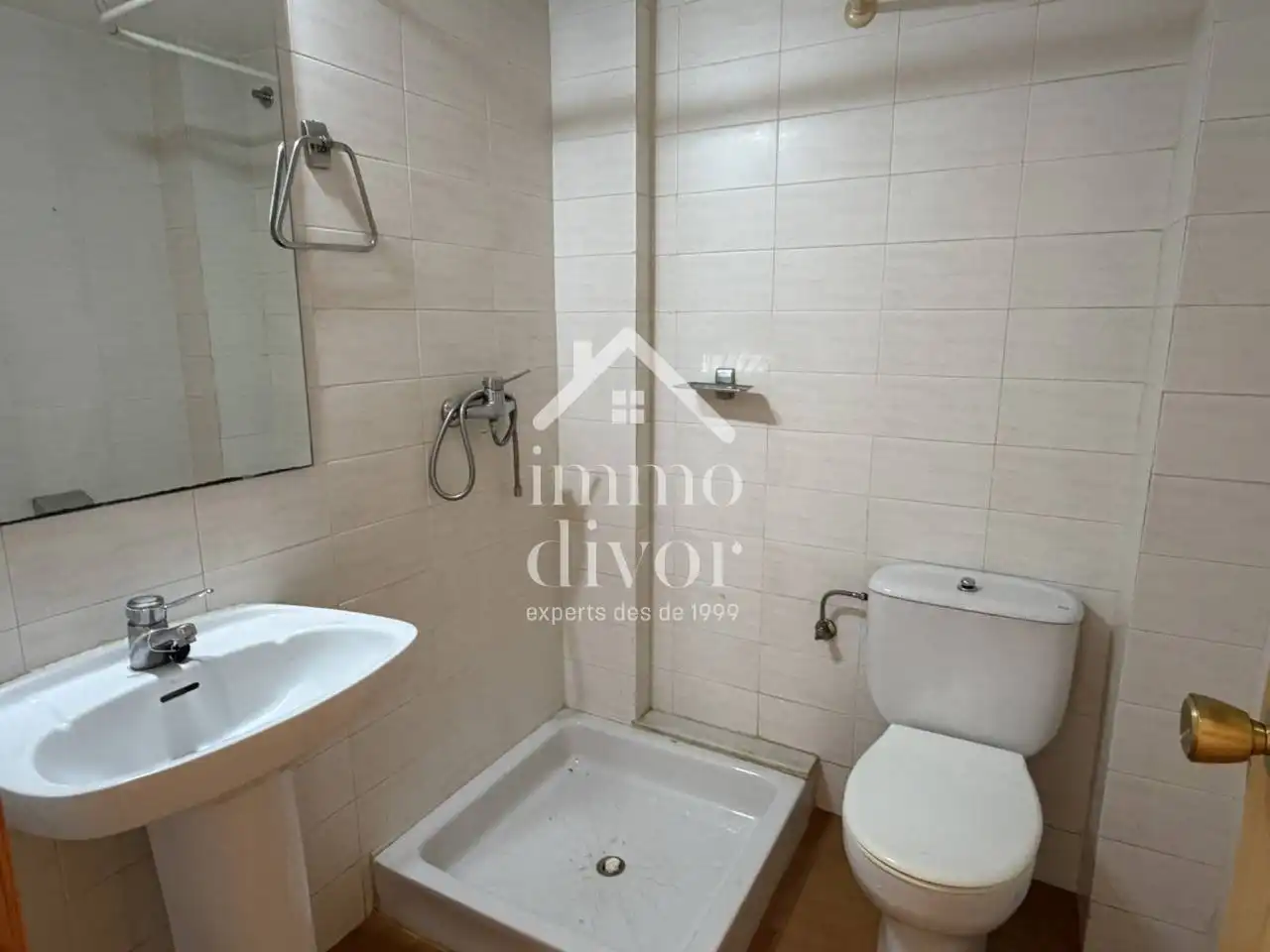 Casa aparellada amb jardí en venda a Centre, imagen 8