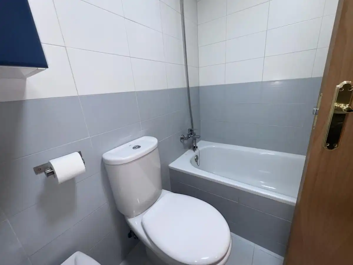 Baño de Apartamento en venta en Llanes con Calefacción, Terraza y Trastero