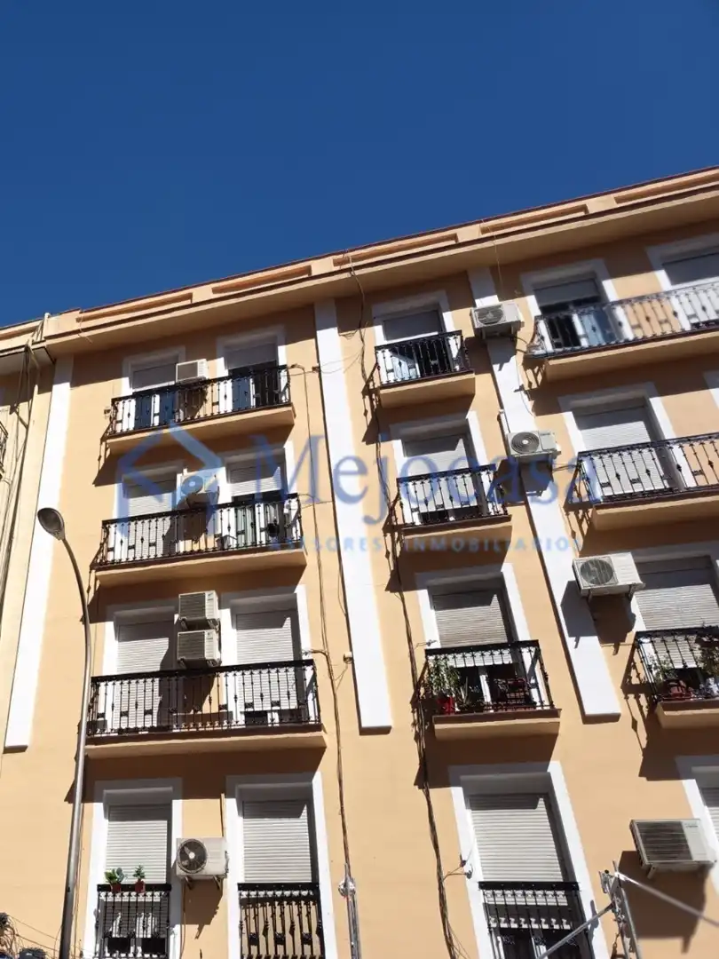 Außenansicht von Wohnung zum Verkauf in Madrid mit Heizung und Ofen