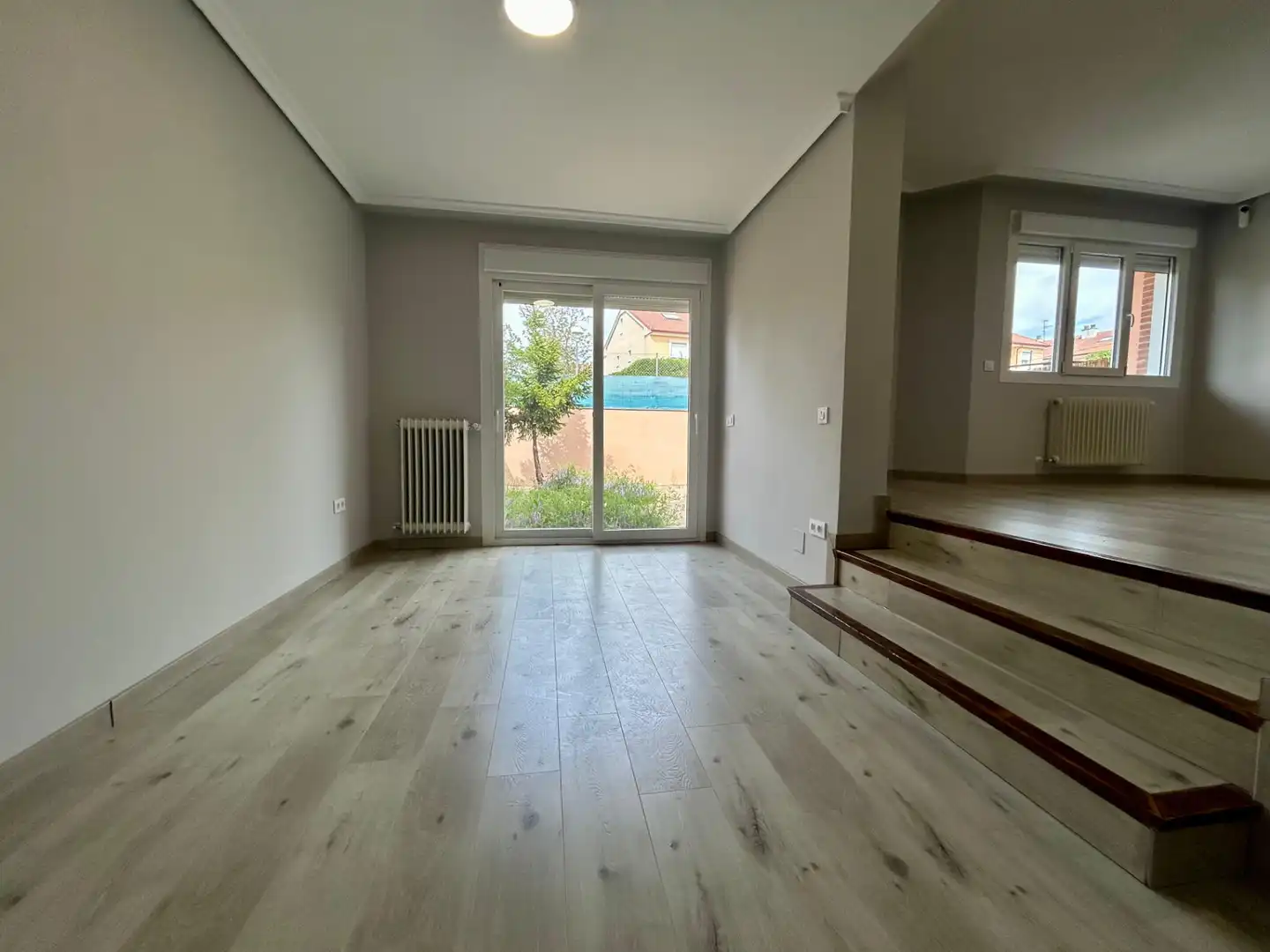 Casa adosada en venda en La Lastrilla  amb Calefacció, Jardí privat i Parquet