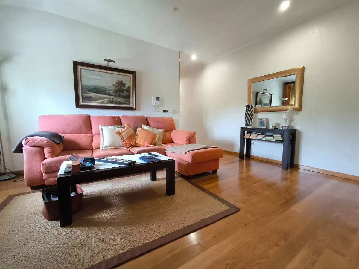 Sala de estar de Casa o chalet en venta en Vilagarcía de Arousa con Calefacción, Jardín privado y Parquet