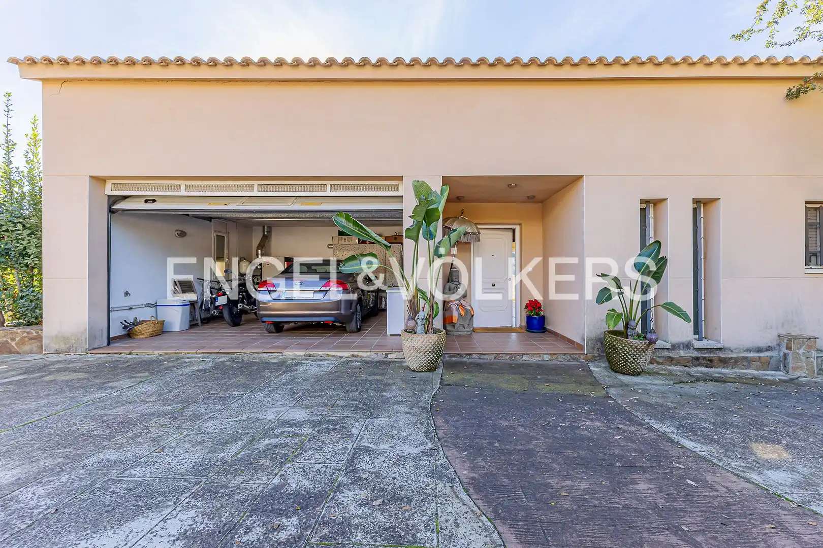 Exterior view of Houses for sale in Sant Cugat del Vallès  with Heating, Private garden and Storage room