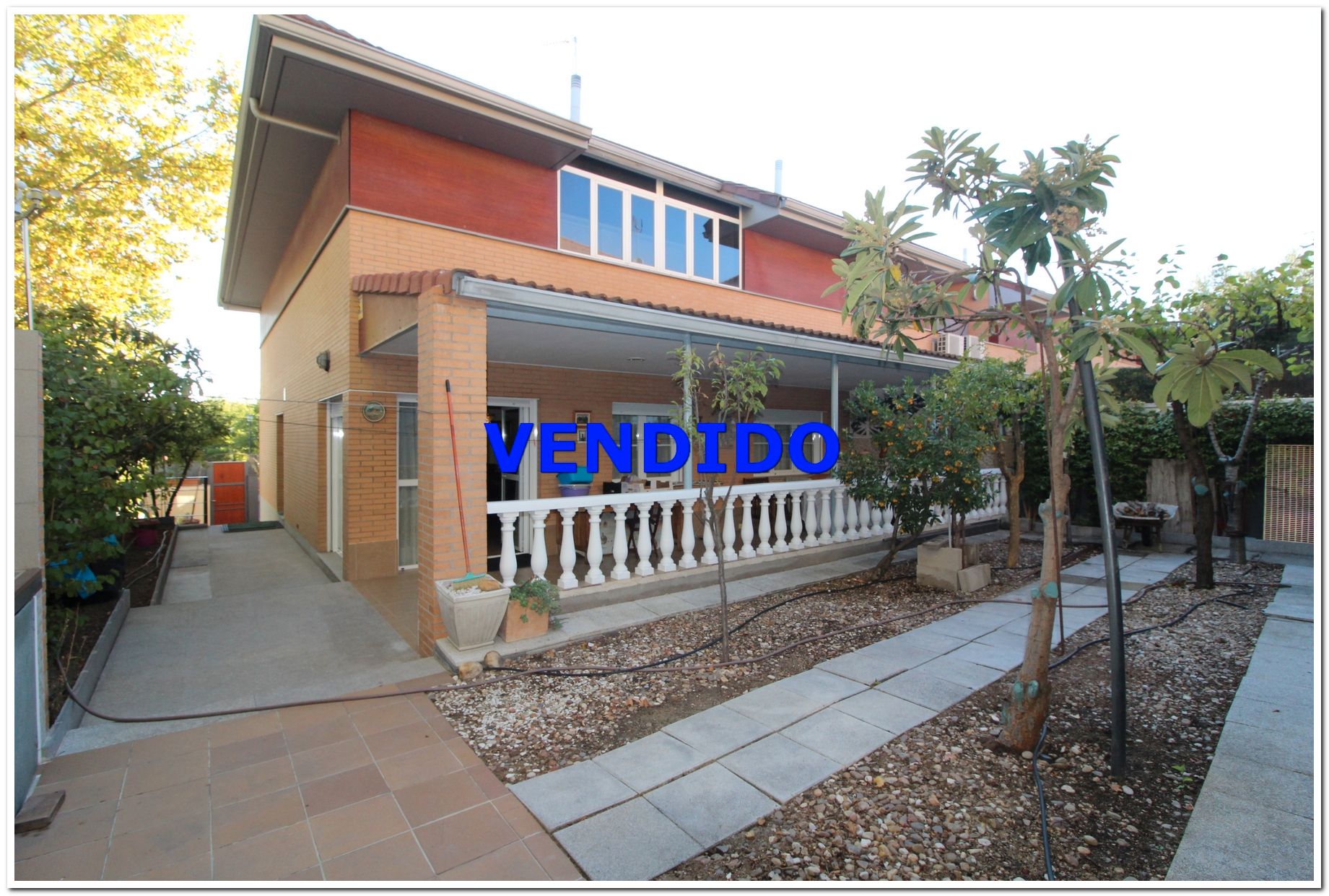 Vista exterior de Casa o xalet en venda en Paracuellos de Jarama amb Aire condicionat, Calefacció i Jardí privat