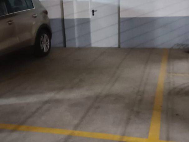 Garaje en Alquiler en Calle Periodista Eduardo Chinarro Díaz, 4 en Colores -  Entreparques