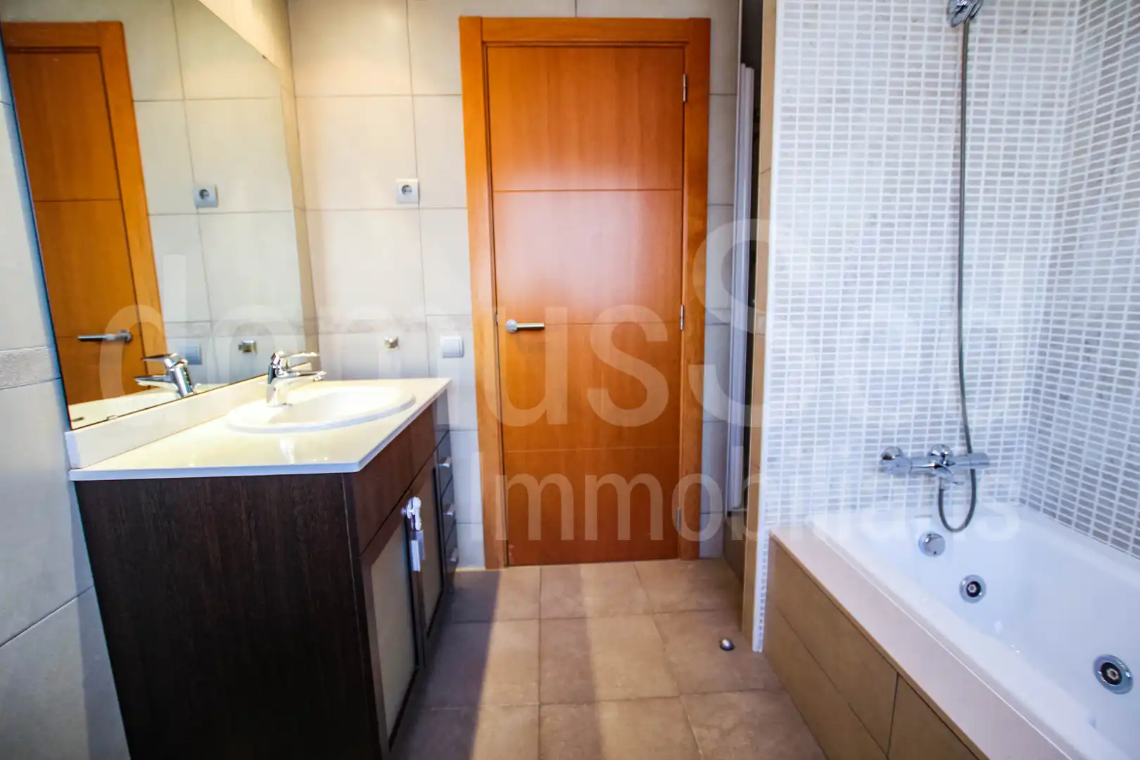 Baño de Piso de alquiler en El Masnou con Aire acondicionado, Calefacción y Parquet