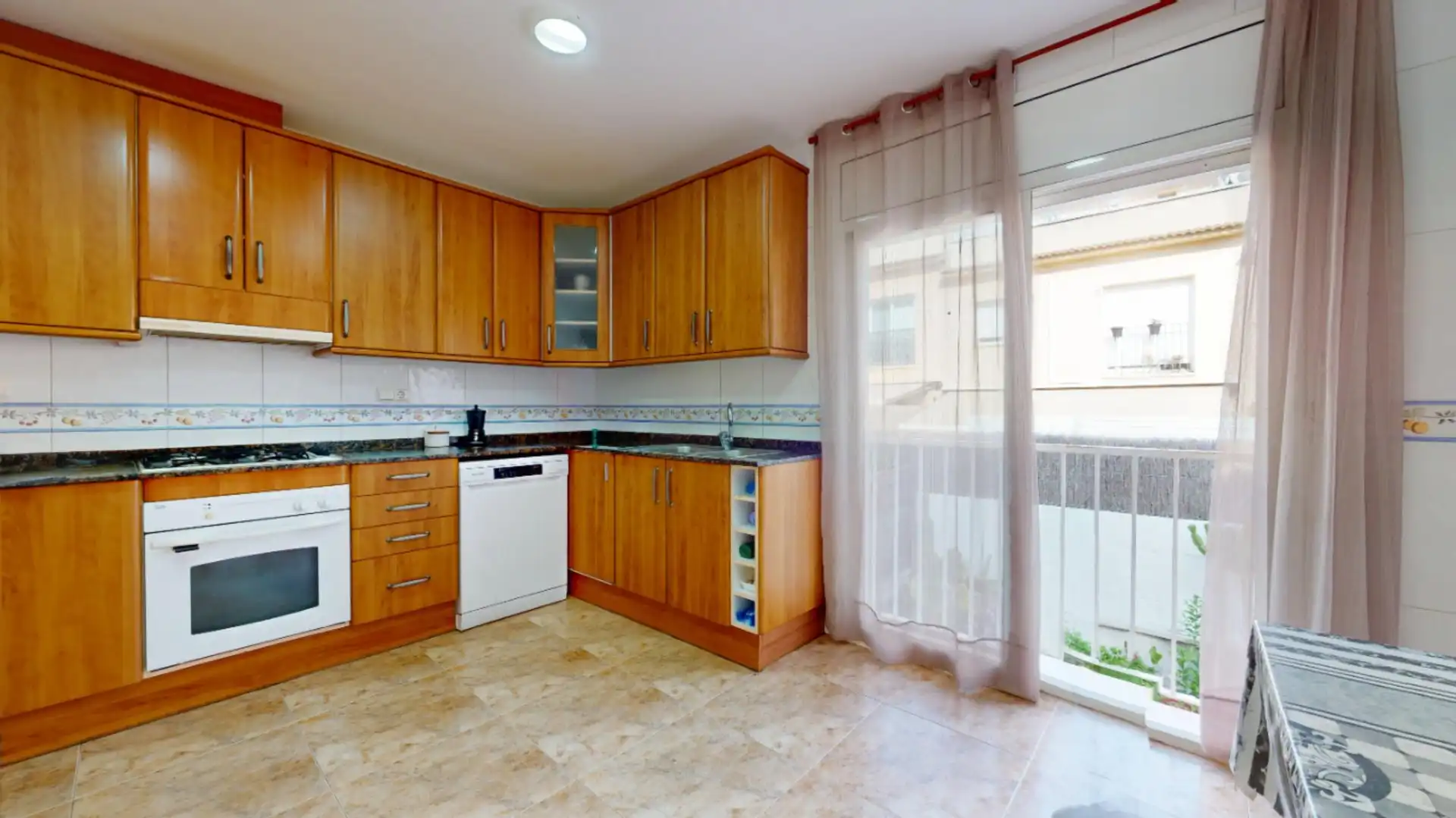 Cocina de Casa adosada en venta en Vilanova i la Geltrú con Calefacción y Terraza