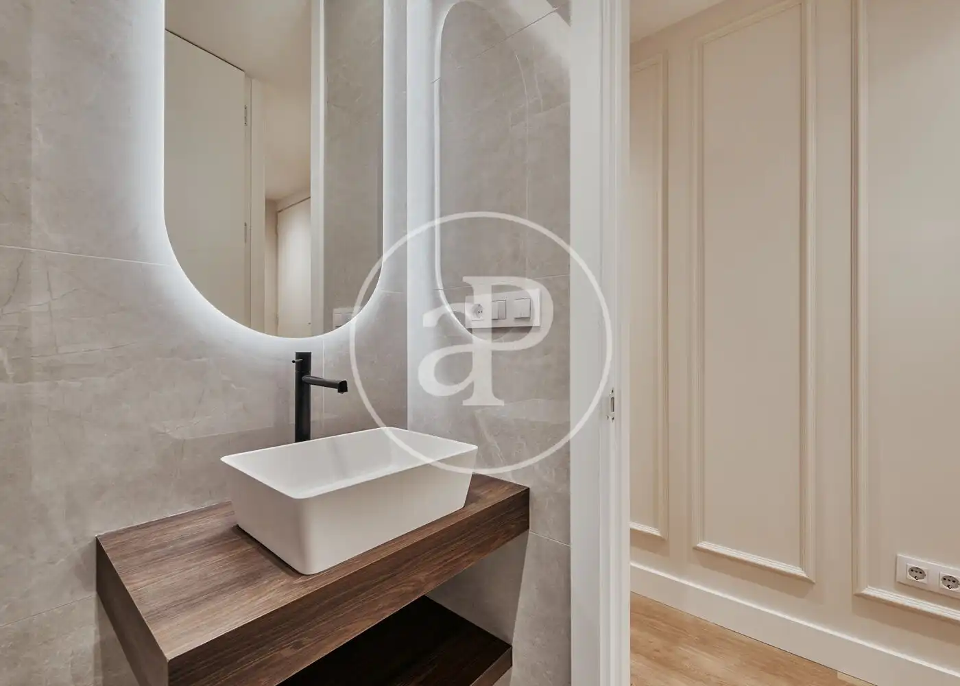 Baño de Piso en venta en Madrid con Aire acondicionado, Calefacción y Jardín privado