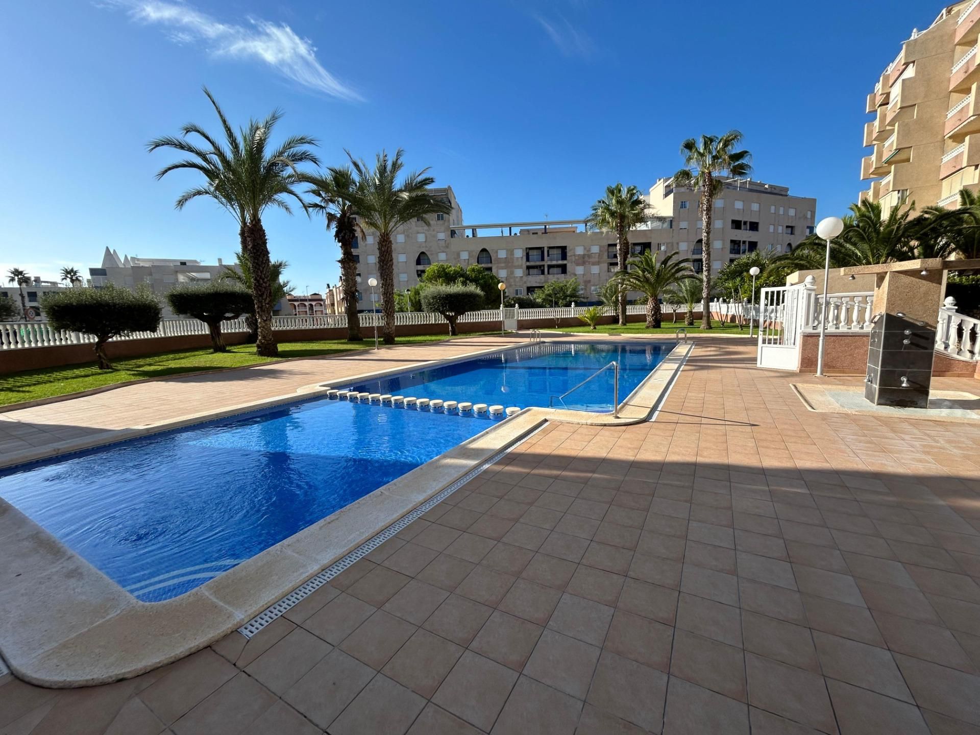 Piscina de Apartamento en venta en Guardamar del Segura con Aire acondicionado, Terraza y Amueblado