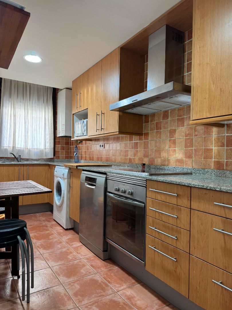 Cuina de Pis en venda en El Pont de Suert amb Calefacció, Parquet i Balcó