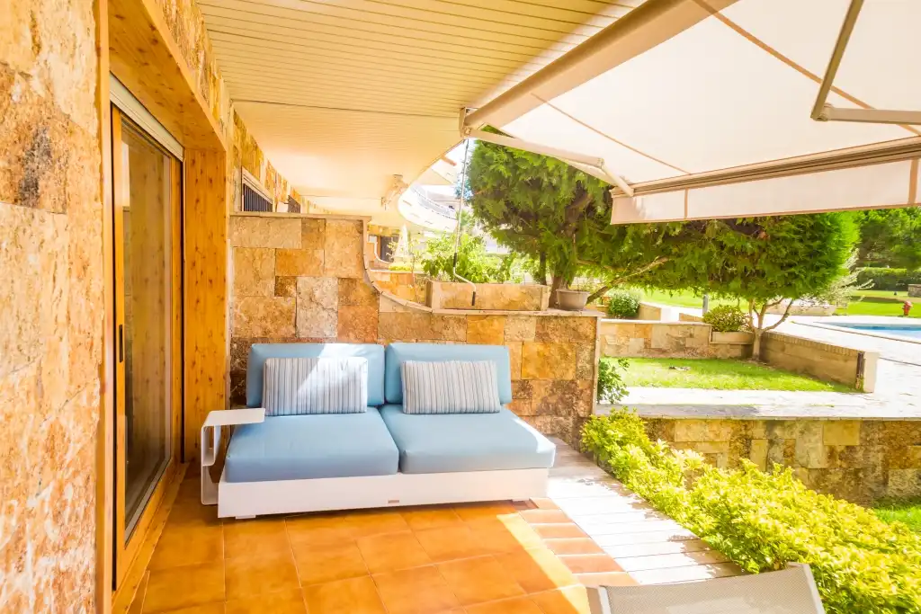 Terrasse von Maisonette zum Verkauf in Calonge i Sant Antoni mit Klimaanlage, Heizung und Privatgarten