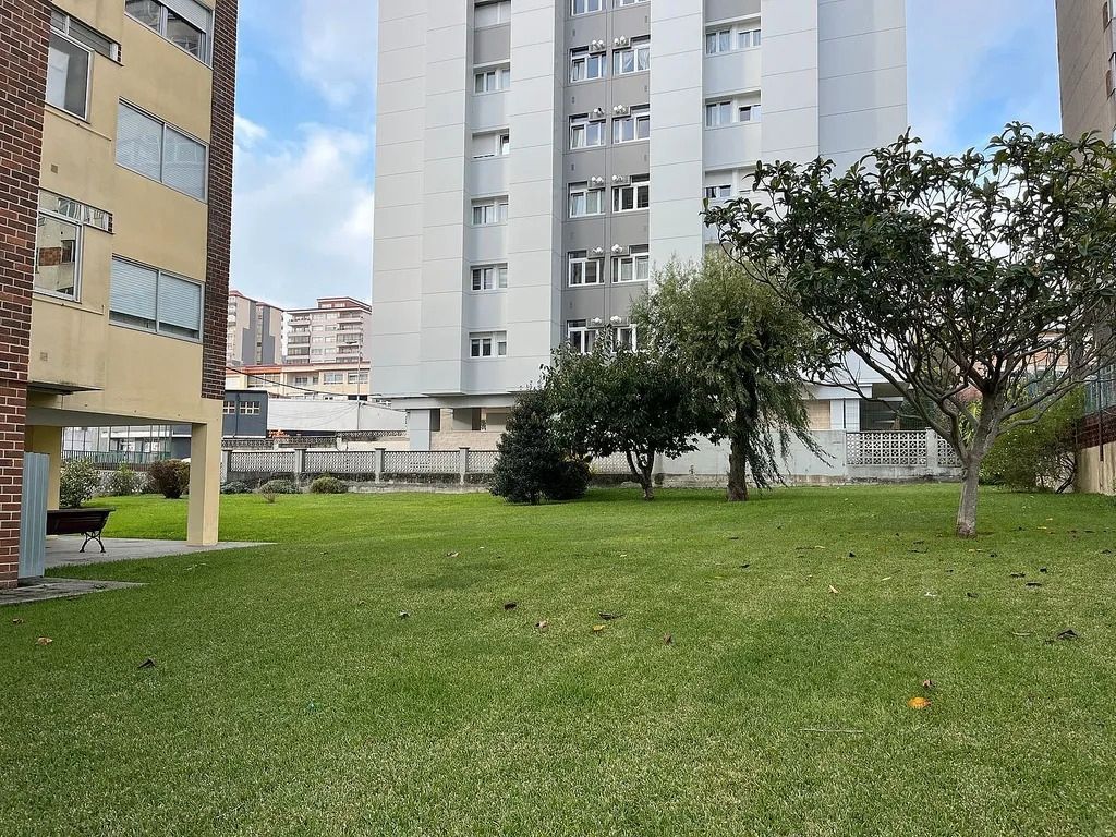 Vista exterior de Piso en venta en Vigo  con Calefacción, Parquet y Terraza