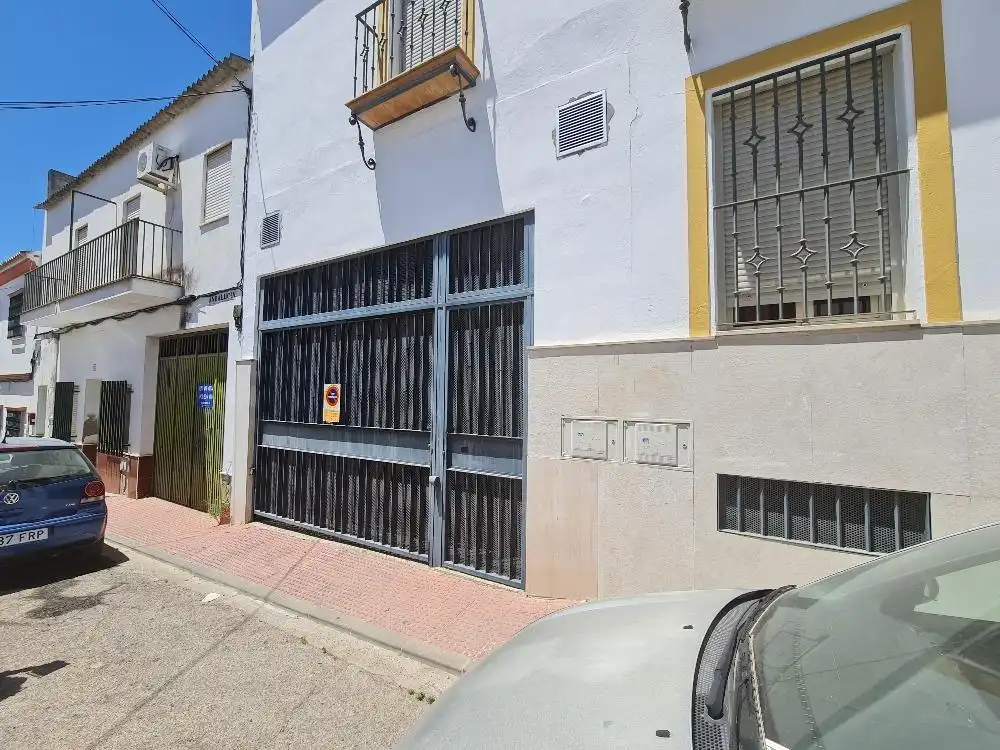 Aparcament amb ascensor en venda a Calle Castilla 3