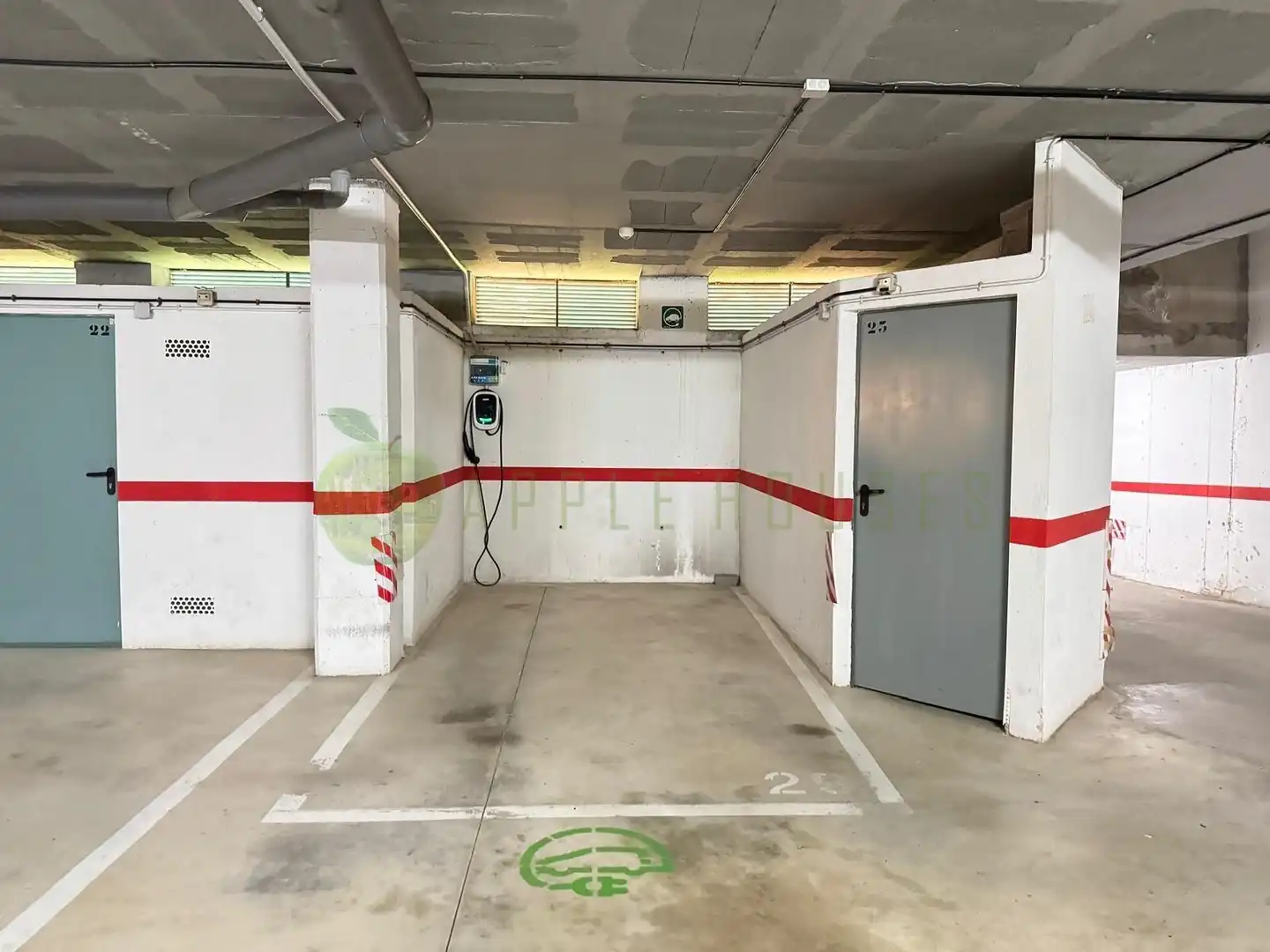 Parking de Dúplex en venta en Sitges con Aire acondicionado, Calefacción y Jardín privado