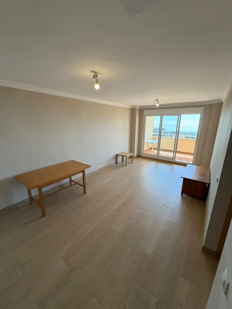 Sala d'estar de Apartament de lloguer en Mijas amb Aire condicionat, Calefacció i Terrassa