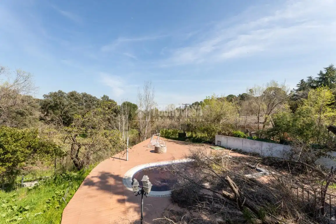 Jardí de Casa o xalet en venda en Las Rozas de Madrid amb Aire condicionat, Calefacció i Terrassa