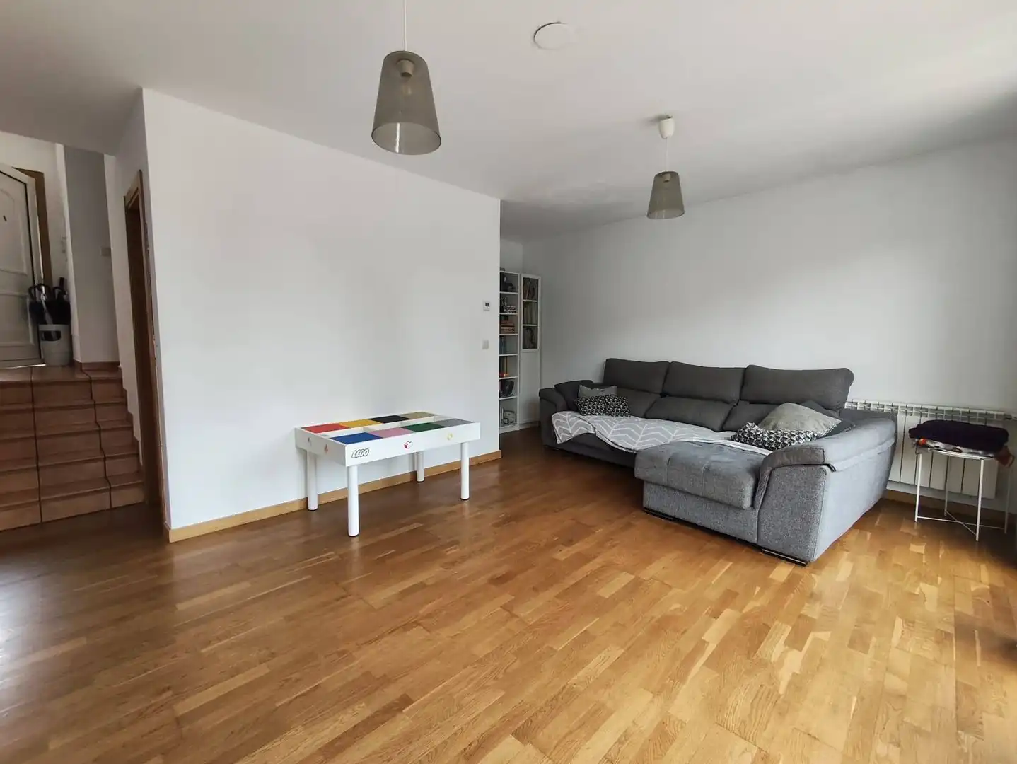 Sala de estar de Casa adosada en venta en Teo con Calefacción, Jardín privado y Terraza