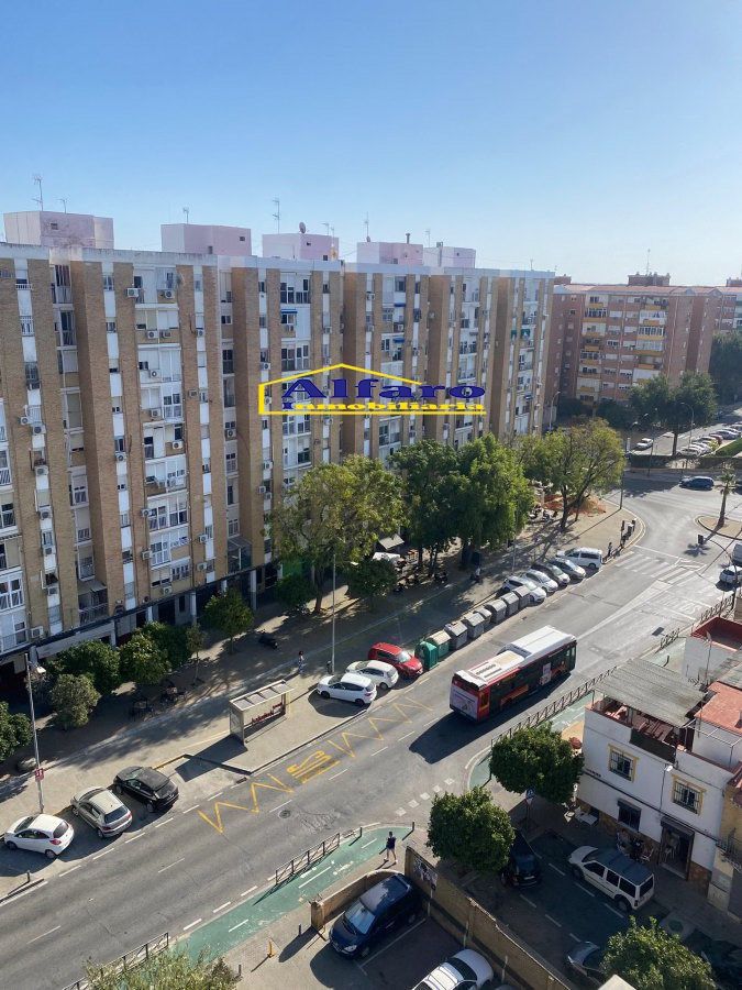 Vista exterior de Pis en venda en  Sevilla Capital amb Aire condicionat, Calefacció i Terrassa