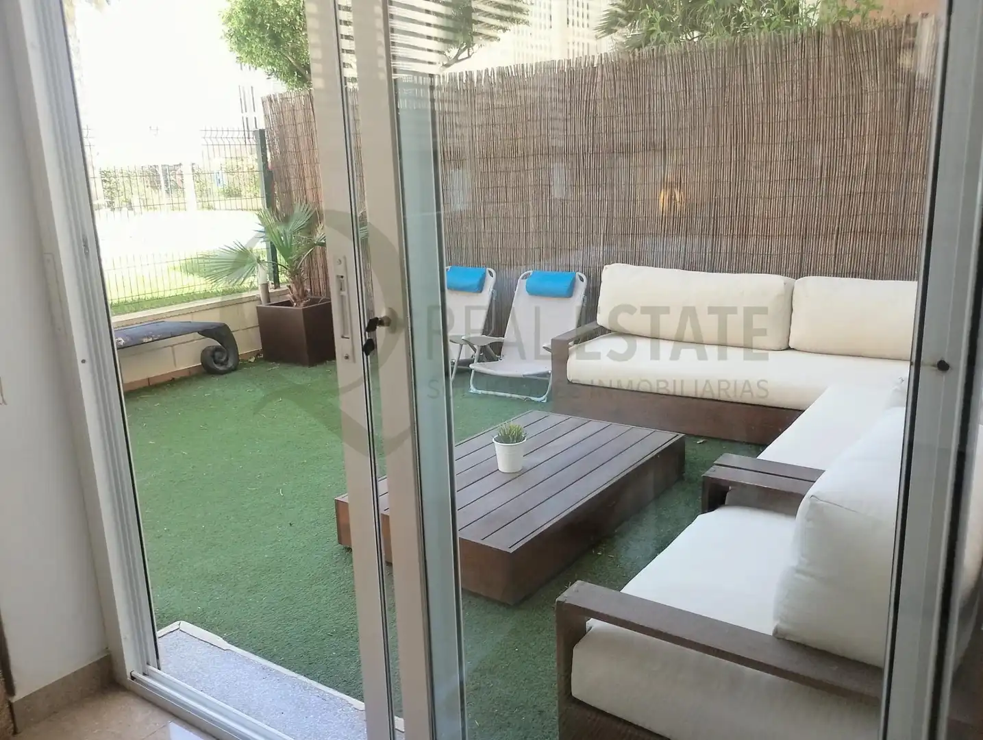Terrasse von Erdgeschoss zur Miete in El Campello mit Klimaanlage, Privatgarten und Möbliert
