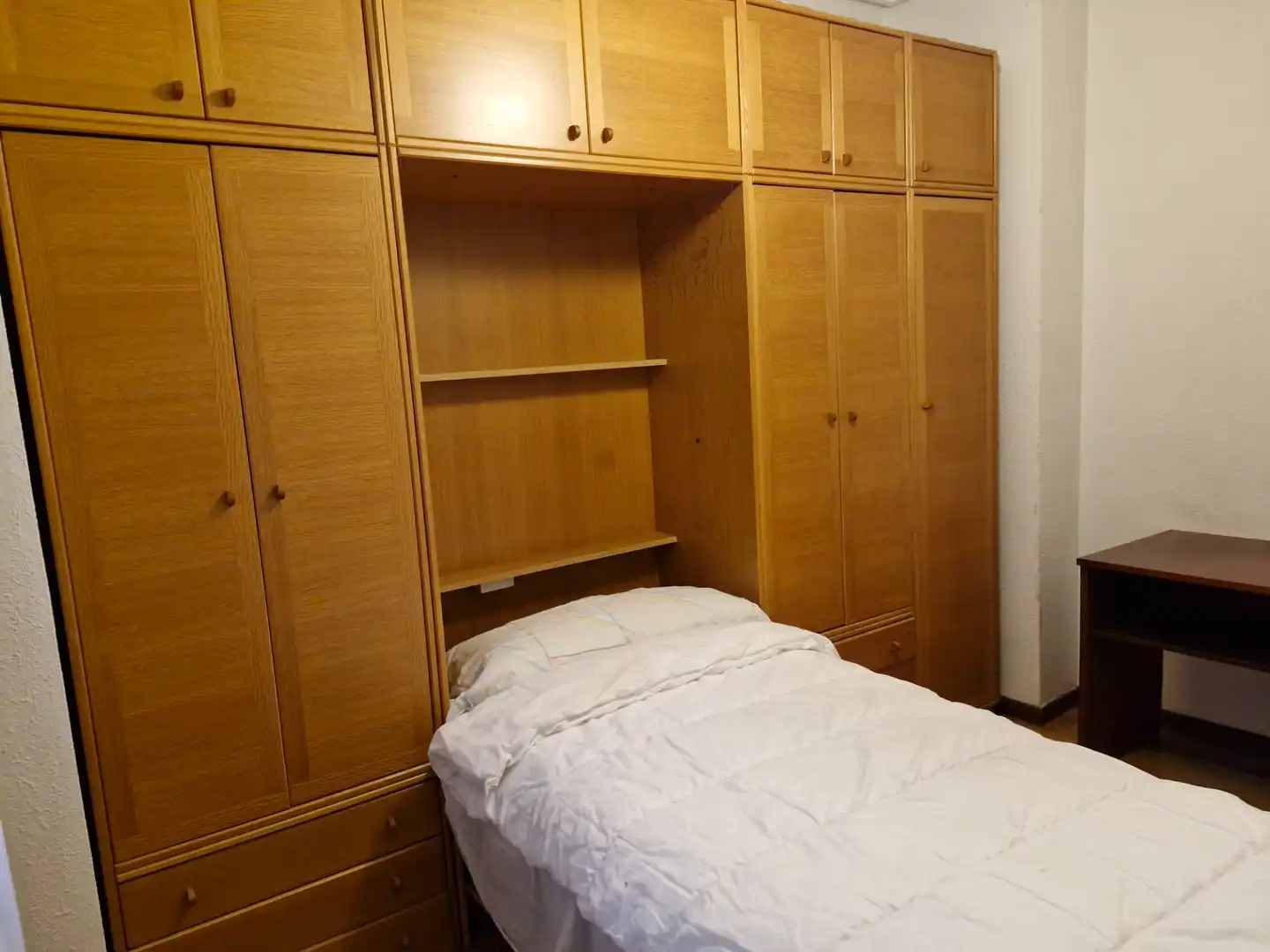 Habitación de Piso de alquiler en Vitoria - Gasteiz con Calefacción, Parquet y Amueblado