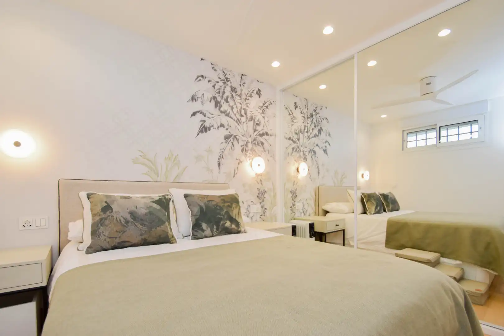 Bedroom of Flat for sale in Almuñécar  with Parquet flooring, Terrace and Furnished