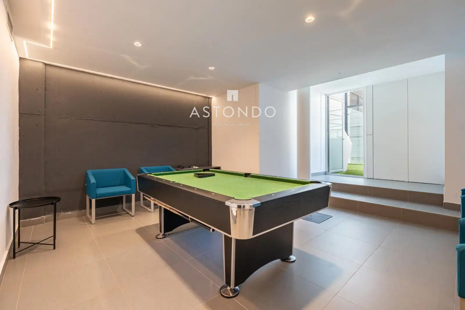 Schwimmbecken von Wohnung zum Verkauf in Madrid mit Klimaanlage, Heizung und Terrasse