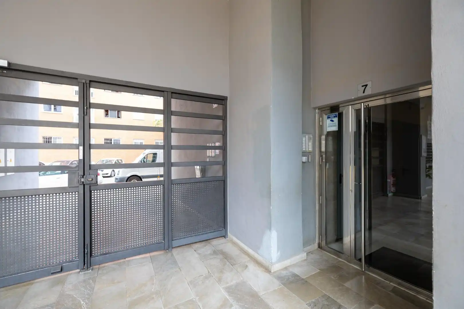 Piso en venta en Granada con Aire acondicionado, Calefacción y Jardín privado