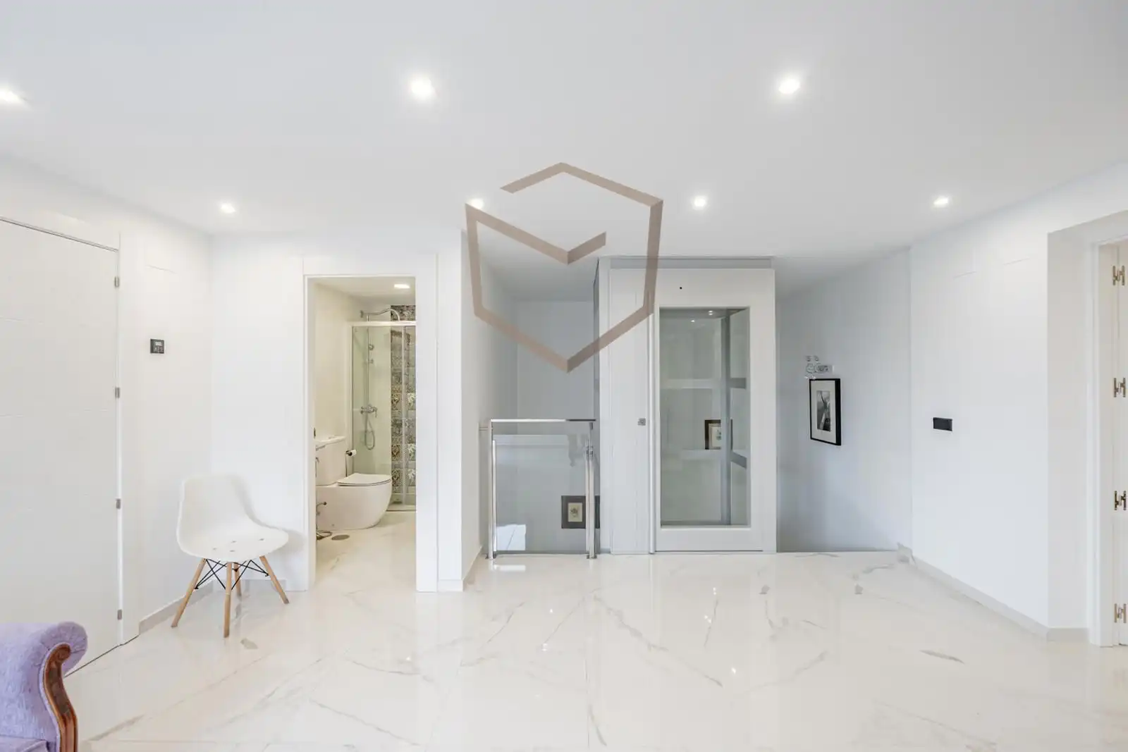 Badezimmer von Einfamilien-Reihenhaus zum Verkauf in Pozuelo de Alarcón mit Klimaanlage, Heizung und Terrasse